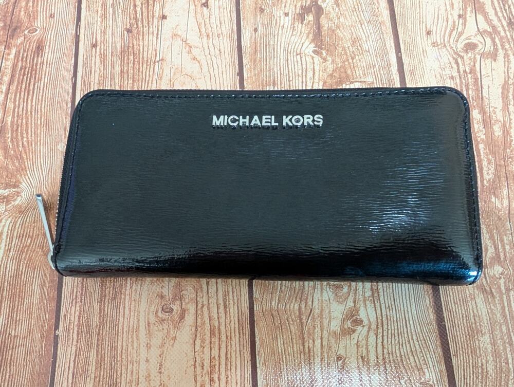 Michael Kors Black Patent Leather Zip Around Continental Wallet Saffiano Inter.